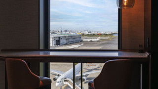 ジュニア スイート ベッド (複数台) 禁煙 エアポートビュー (2名利用)