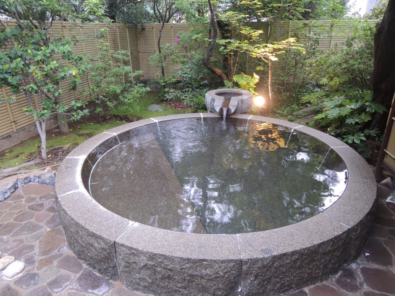 温泉に岩盤浴、足湯も…身も心も癒される高級旅館3392563