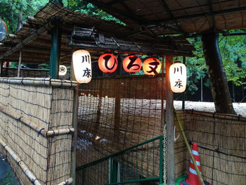 「ひろ文」外観 1133293 入口(ここから階段を下ります)