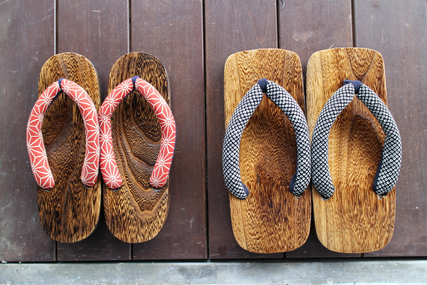 旅館　二組の下駄