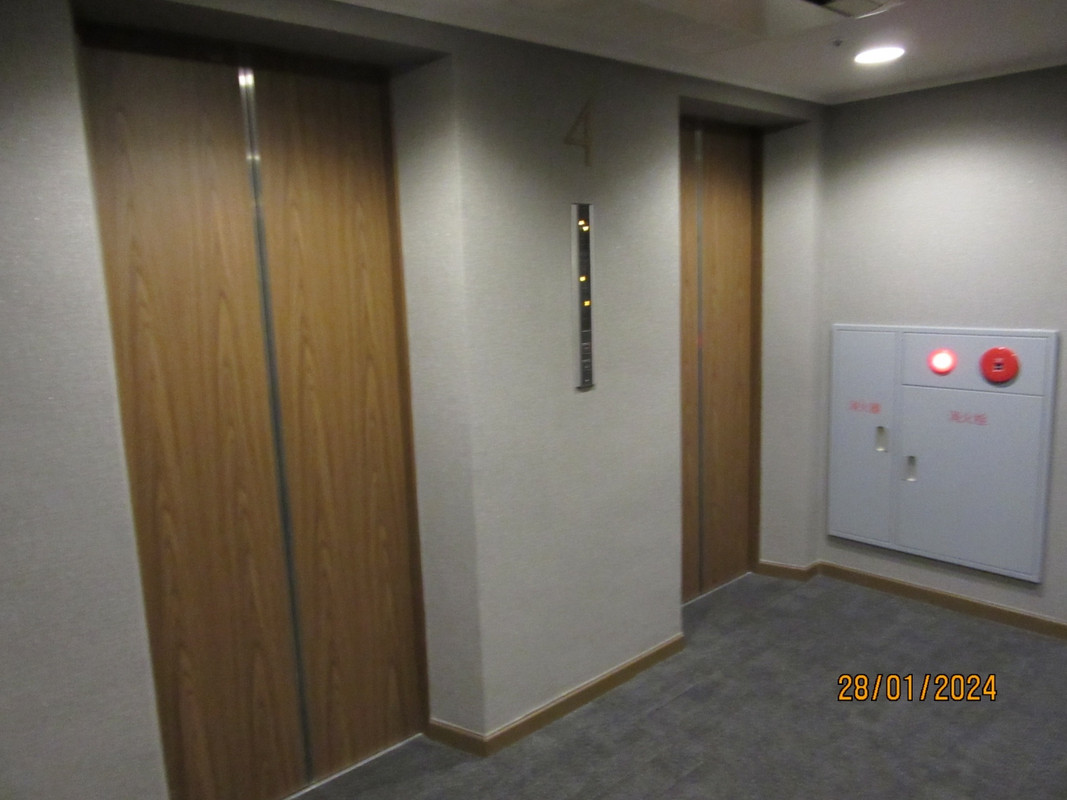 エレベータは２基。