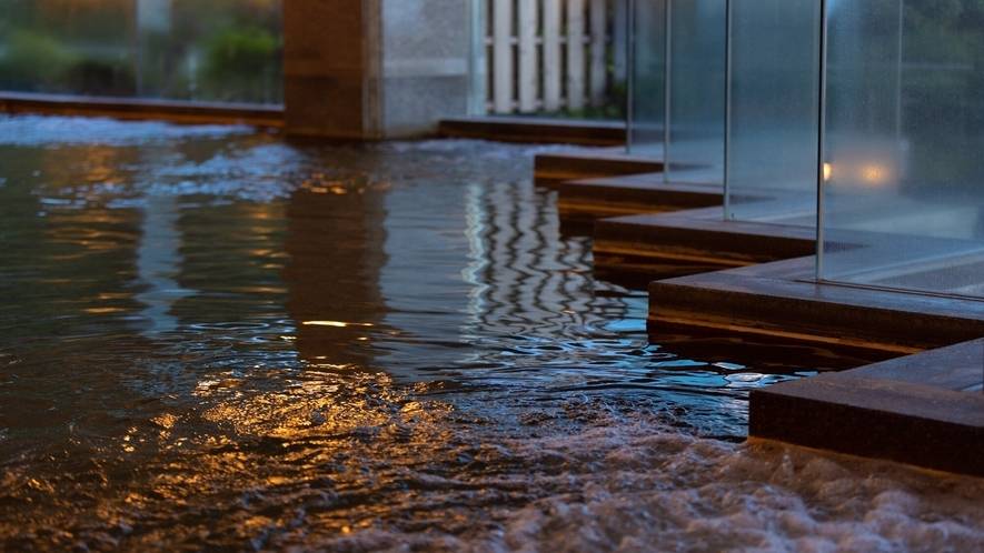 高台の露天風呂から
早朝の堂ヶ島を望む / 3