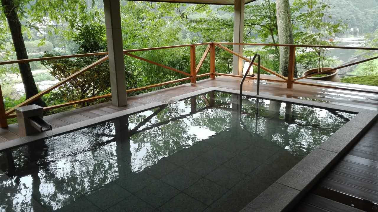 竹に囲まれた静かな空間で楽しむひとり時間3486581