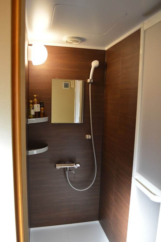 バスルームのシャワー