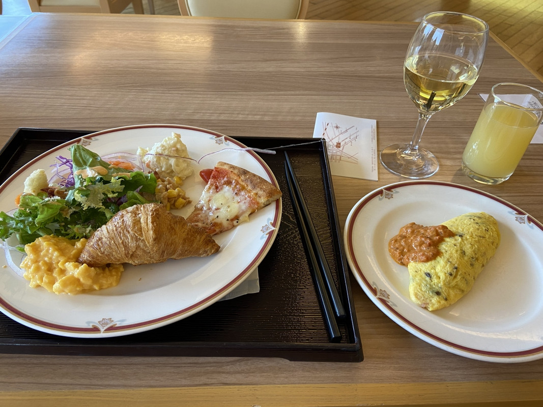 朝食にワイン付き。