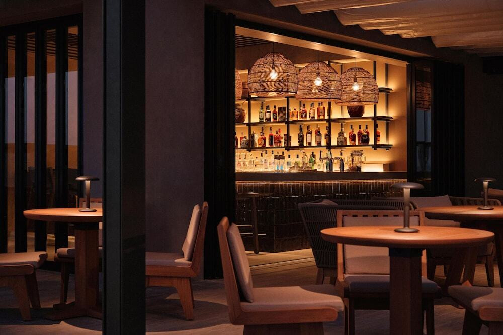 プールサイドバー