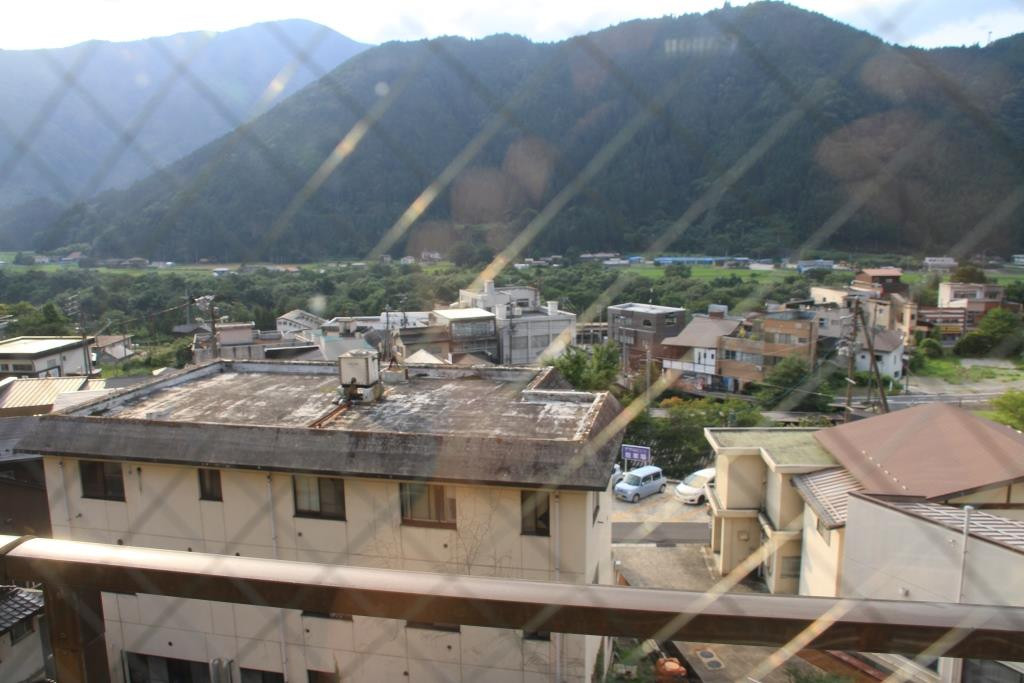 部屋からは鳴子温泉駅が見えました