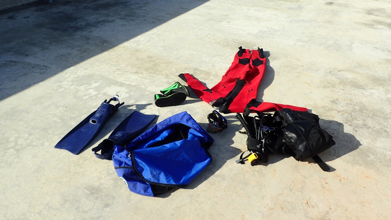 天井のスペースをかりて、ダイビング機材を干しました。