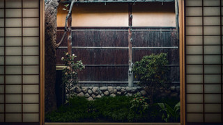 本館101:プライベートガーデン付デラックス クイーンベッド