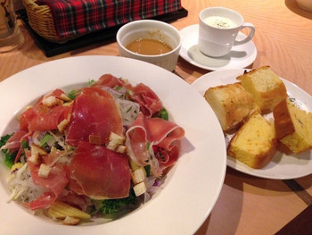 「Espetalia」料理 1004520 H.28.11.4.昼 野菜のスープ・今日の気まぐれたっぷりサラダ・カロッツァ＆野菜のケークサレ：今日のきまぐれサラダランチ 1,000円税込