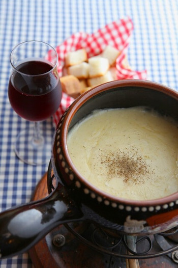 「スイス料理　ハウゼ」 料理 23825664 当店自慢のチーズフォンデュは是非ワインと共にどうぞ。