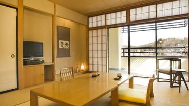 客室内のダイニングエリア / 24