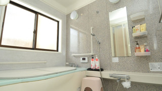 トリプルルーム　布団付　共用バスルーム