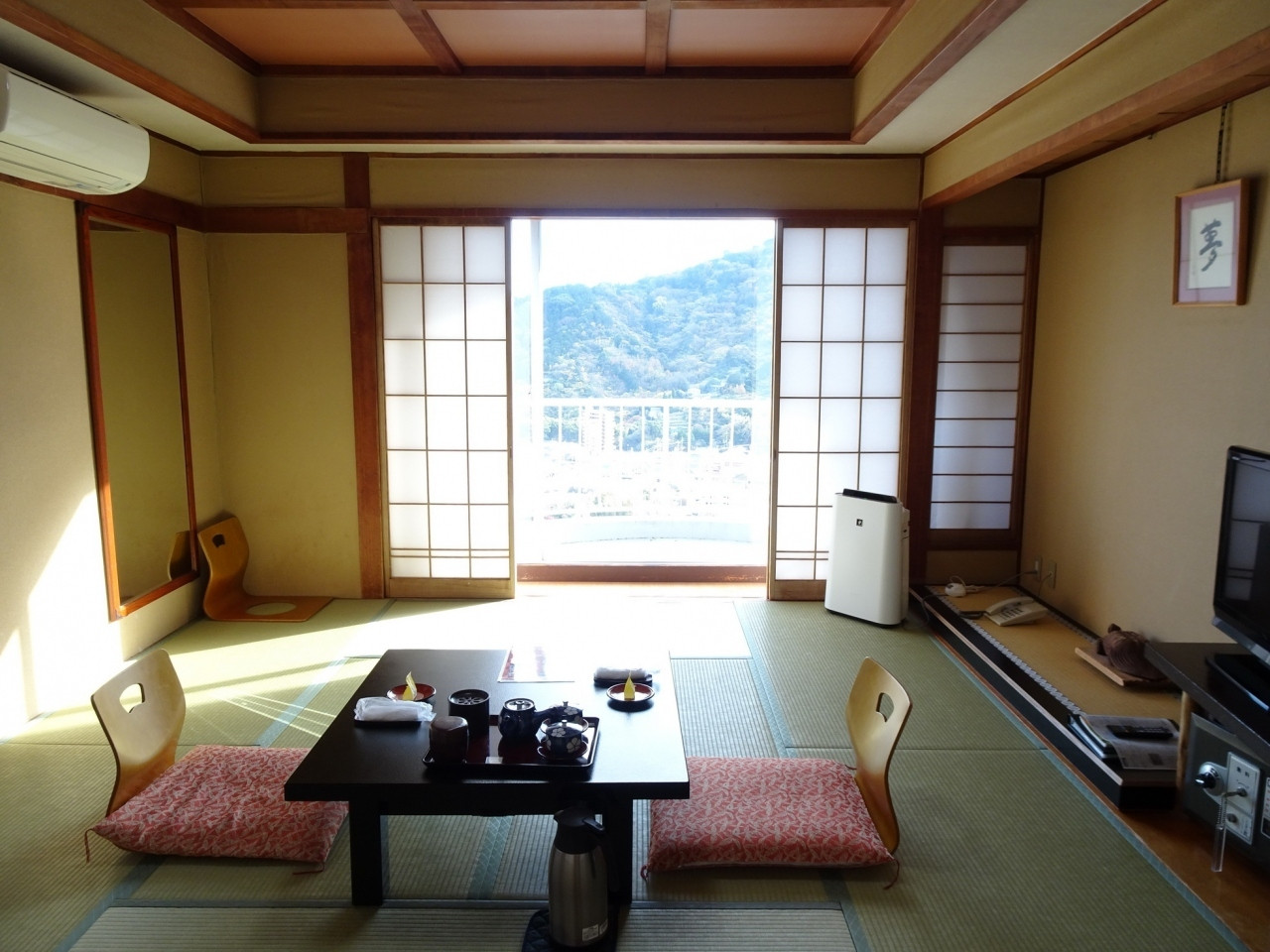 相模湾と湯河原の街並みを眺めながらのんびり部屋食♪3926388