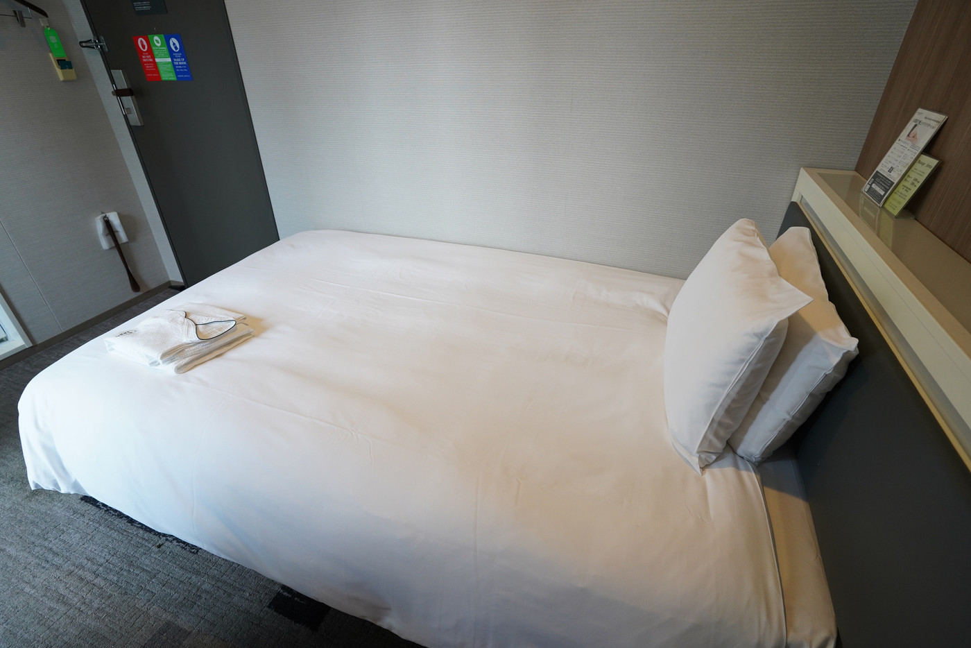 シモンズベッドとふわふわ枕で快眠♪2138756