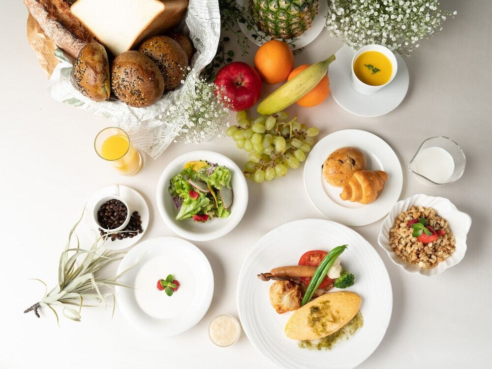 優雅なベイサイドステイ。インルームディナーで特別なお祝いを3952775