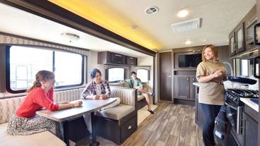 客室内のダイニングエリア / 5