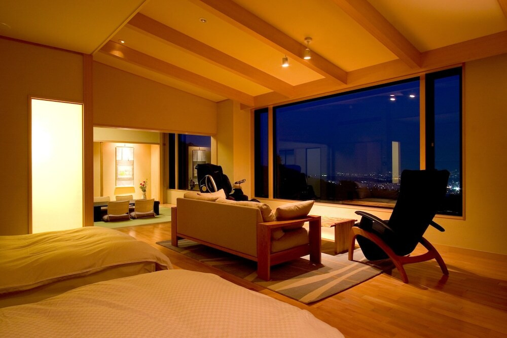 きらめく夜景に両親もうっとり♡自然の中でのんびりできる絶景宿3527470