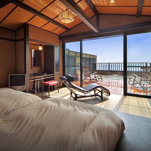 メゾネット式で広々
海山の眺望を楽しめる / 2
