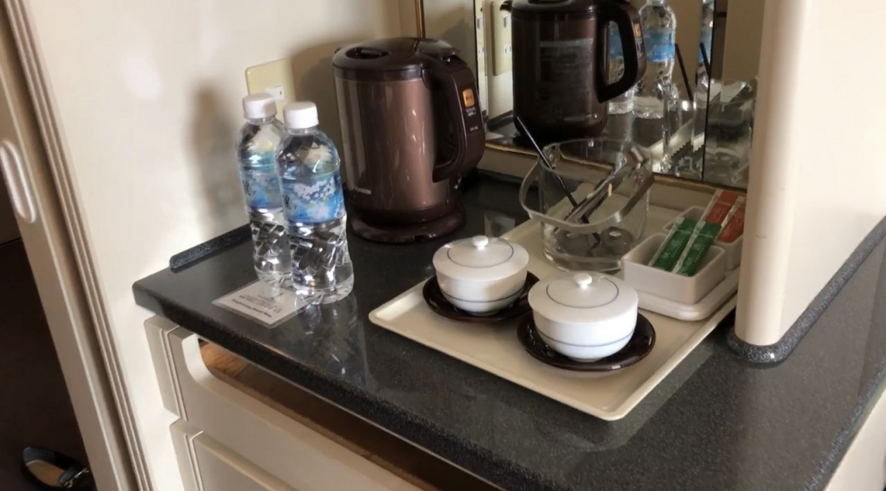 お水も2本置かれていました