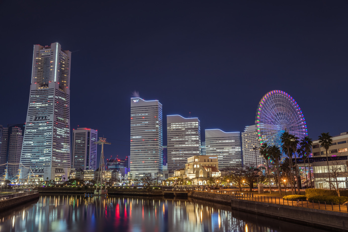 【ランドマークタワーや観覧車　万国橋からの横浜夜景】