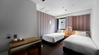 スタンダード ツインルーム シングルベッド 2 台 禁煙 共用バスルーム