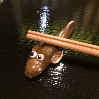 「つきじ芳野吉弥」料理 18436 穴子の箸置き