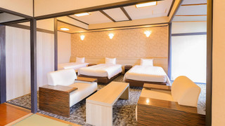 [禁煙] スーペリア和洋室トリプル内風呂あり（街側）