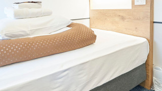 [プライベートルーム] ツイン [シャワー&トイレ共用] 禁煙