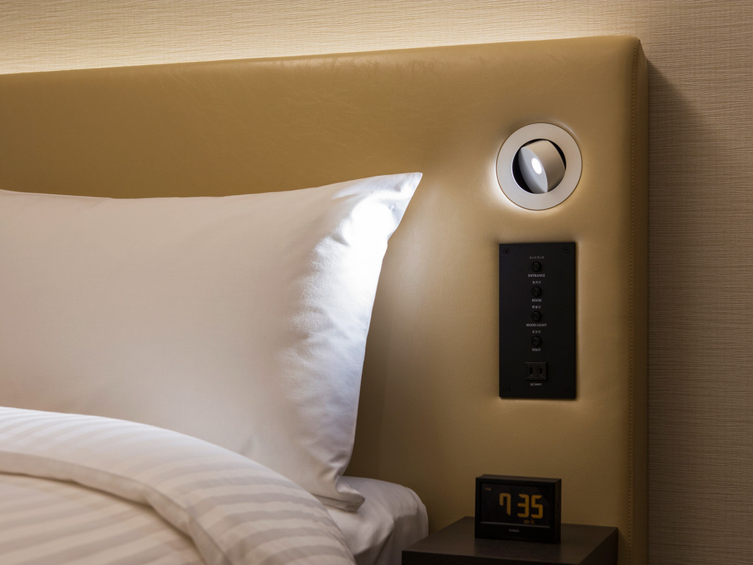 ヘッドボードのコンセント