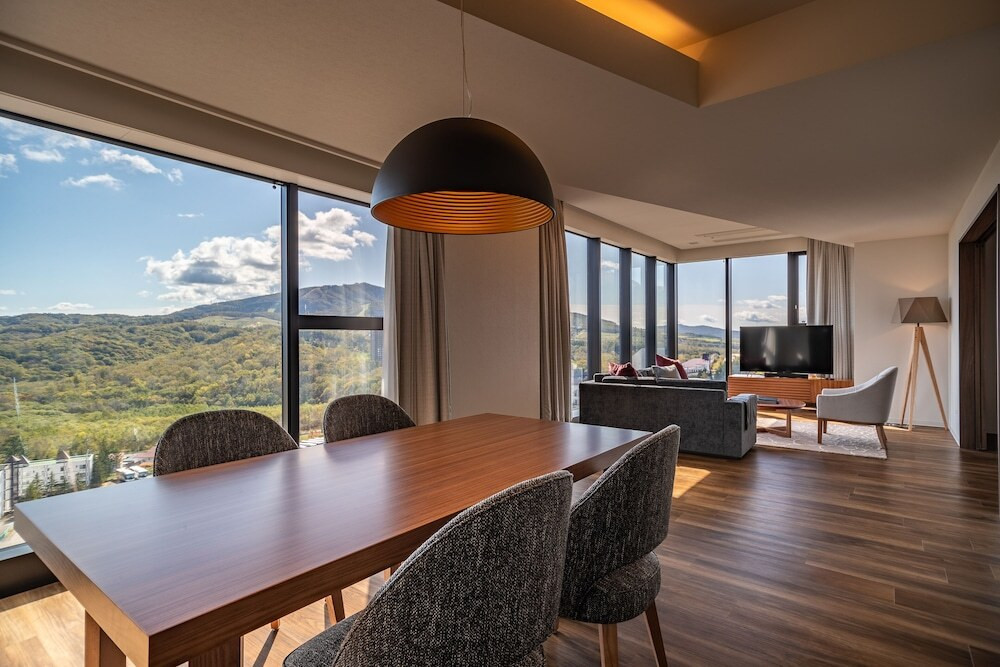 客室内のダイニングエリア