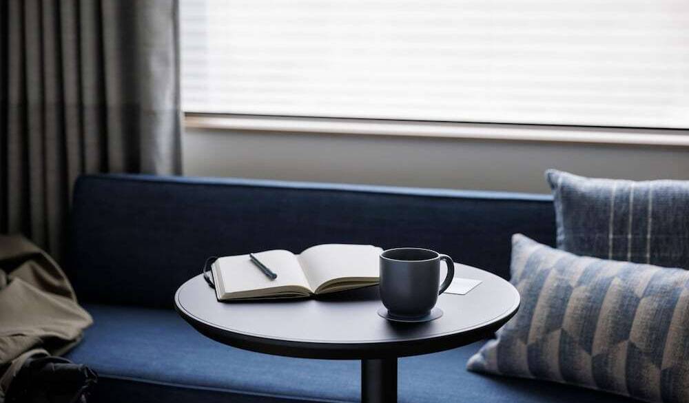 客室のテーブル＆ソファ / 1