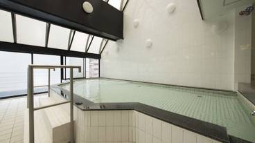 屋内スパ浴槽 / 1