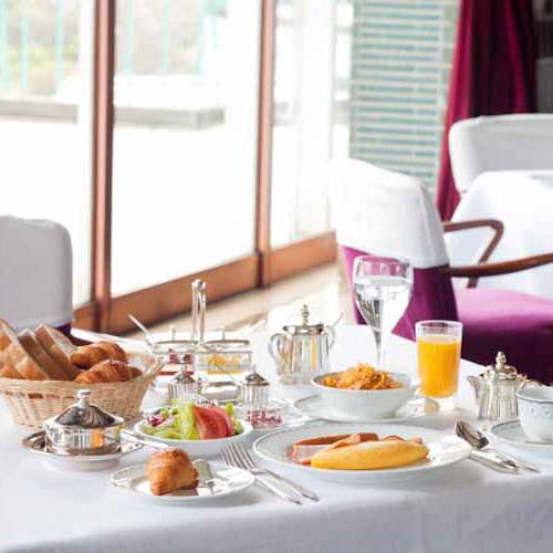 伝統のオムレツに
心華やぐ朝食 / 2