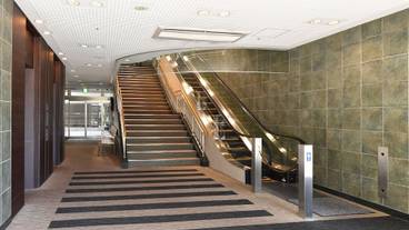 内部エントランス / 2