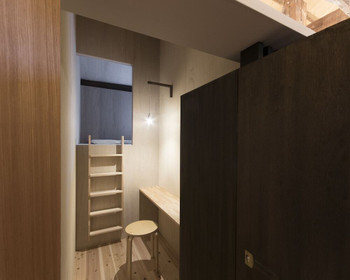 ひとりで過ごすひみつの隠れ部屋にドキドキ♪4275277