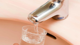 トリプルルーム シングルベッド 2 台 喫煙可