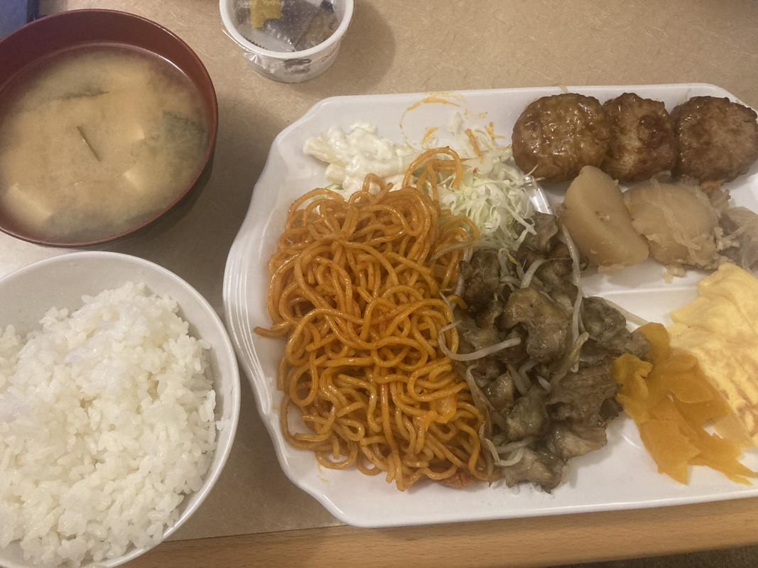 いつもの食事だが量もたっぷりだ