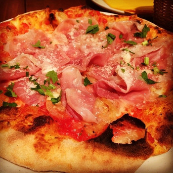 「Ｐｉｚｚｅｒｉａ　Ｆａｒｉｎａ」 料理 33766747 プロシュートクルード（生ハムのピッツァ）