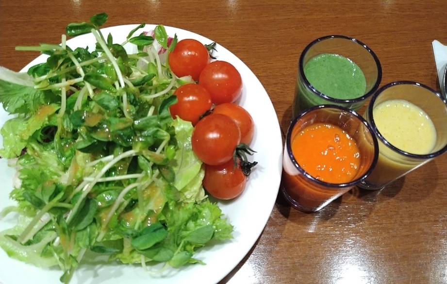 種類豊富な朝食で
パワーチャージ！ / 5