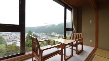 客室内のダイニングエリア / 5