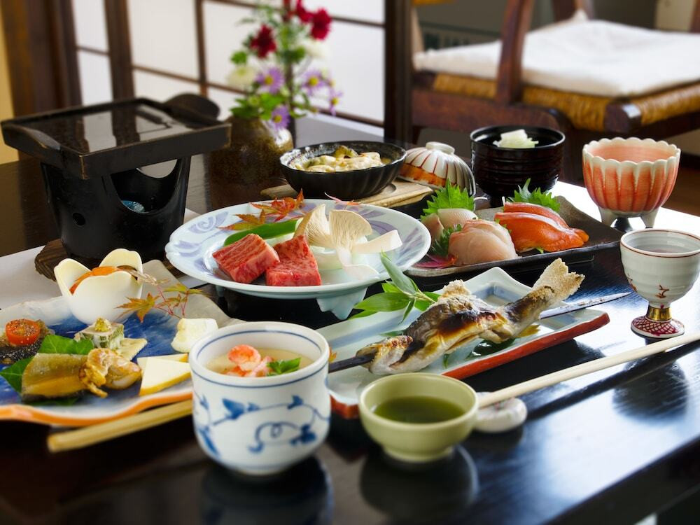 一人でも落ち着いて食事ができる個室風のお食事処が魅力的4256977