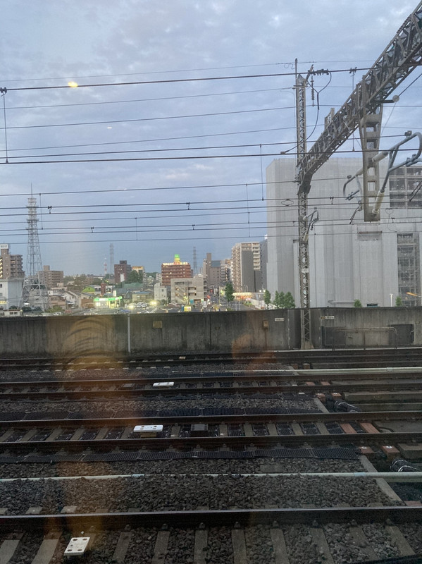 すぐ横に新幹線が。