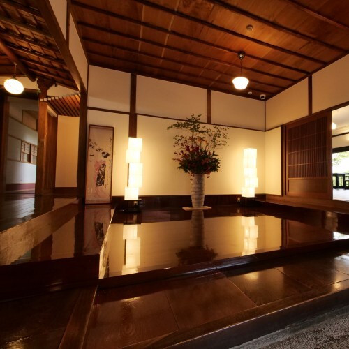 本館エントランス