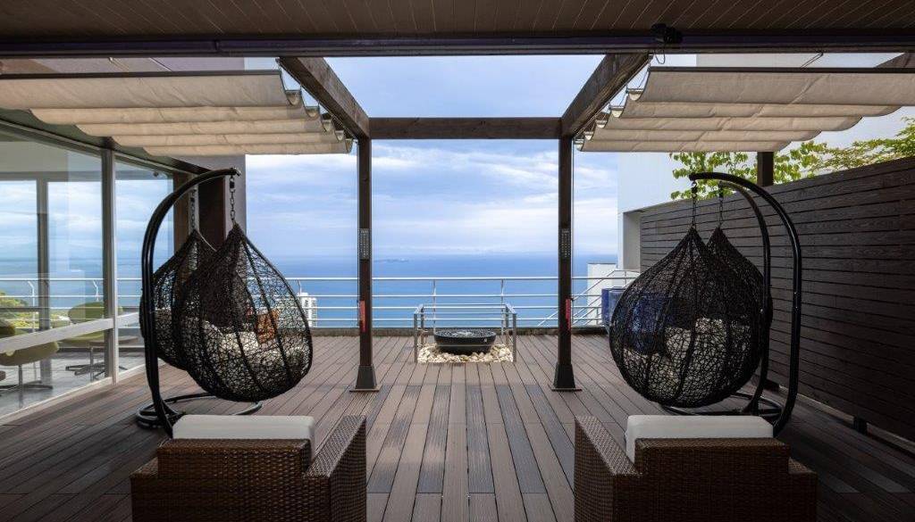 相模湾を一望する
ラウンジでのんびり / 1