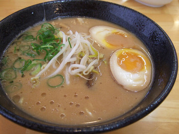 「西食」 料理 53095572 特製煮玉子入り中華そば 2016.6