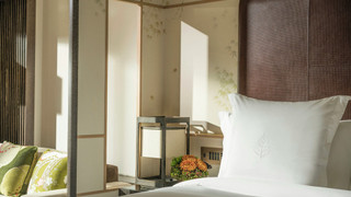 ルーム キングベッド 1 台 (Four Seasons Heritage Garden Room)