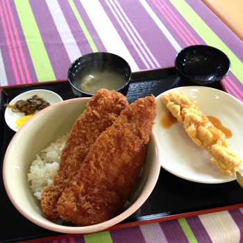 「荷車屋 道の駅店」料理 35811 わらじかつ丼と味噌ポテト