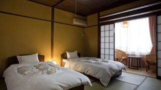 和室　4人部屋　共用バスルーム