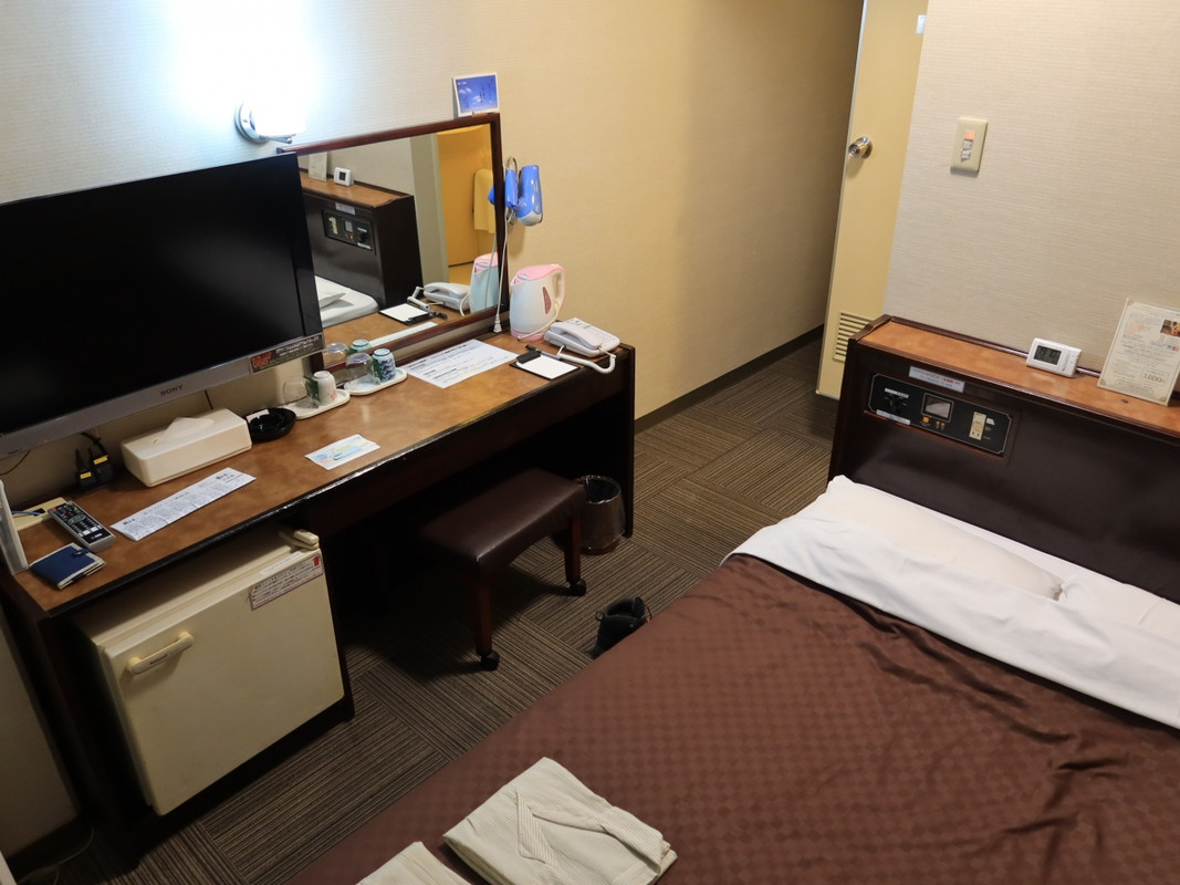 冷蔵庫、テレビ、ポットなど標準的な設備